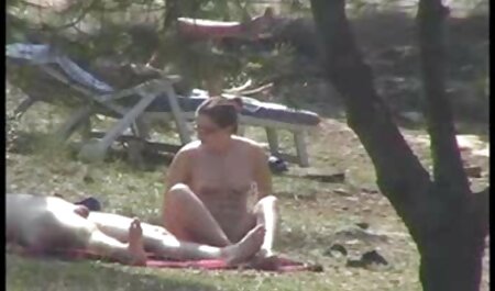 یک مرد فیلمسکسی افعانی از یک سبزه با سوت های بزرگ یک از blowjob گرفت و آن را در حمام سرخ کرد